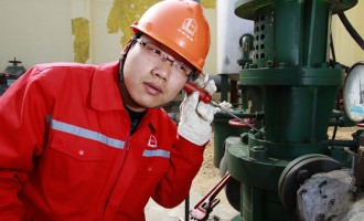 一肩挑起三副擔(dān)